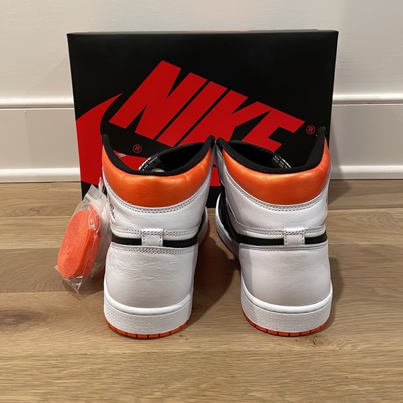Jordan 1 Electro Orange - Picture 4 of 4